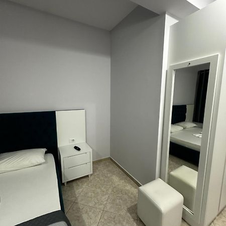 Ylli'S Apartments Sarandë Exterior foto