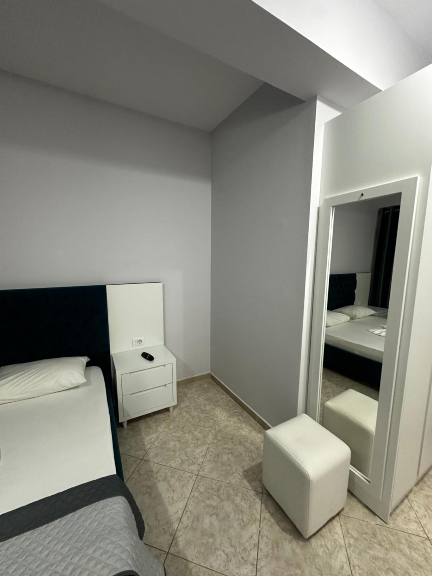 Ylli'S Apartments Sarandë Exterior foto